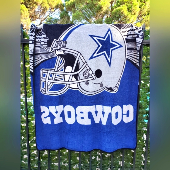 Dallas Cowboys Football Helmet NFL Fleece Throw Blanket - Picture 1 of 1